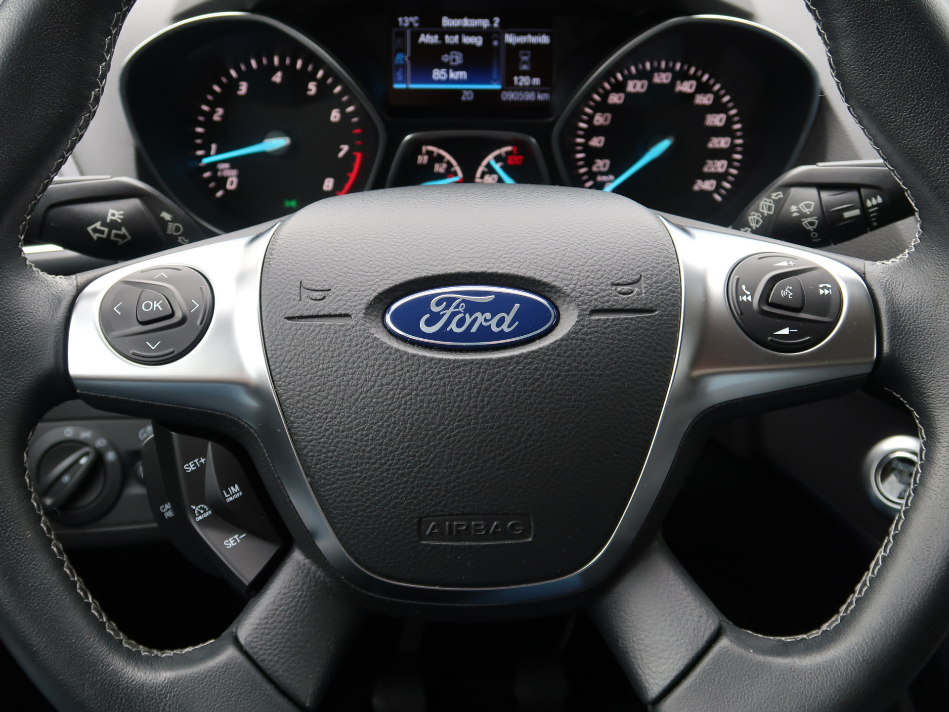 44431121-20.jpg