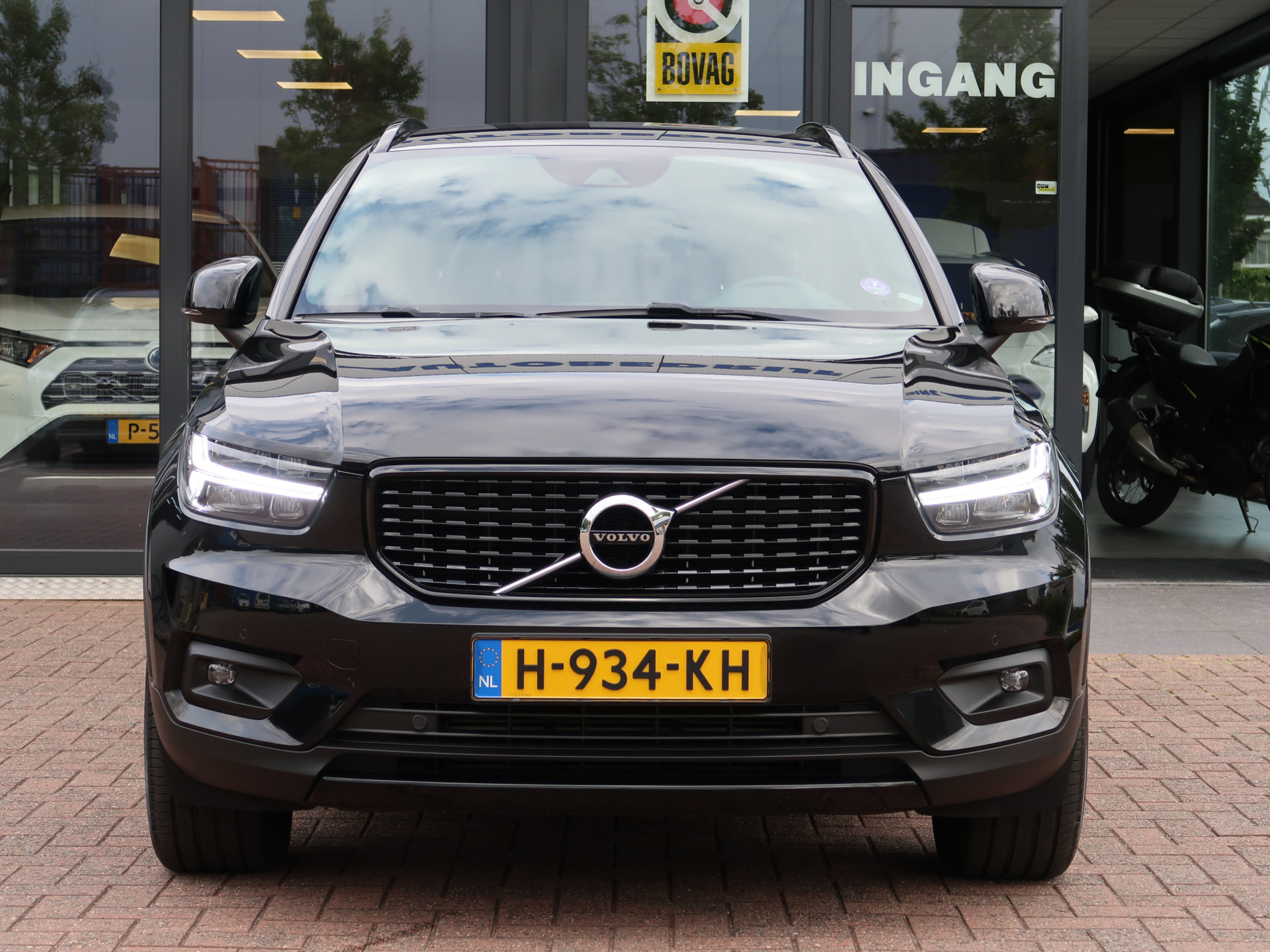 47399078-7.jpg
