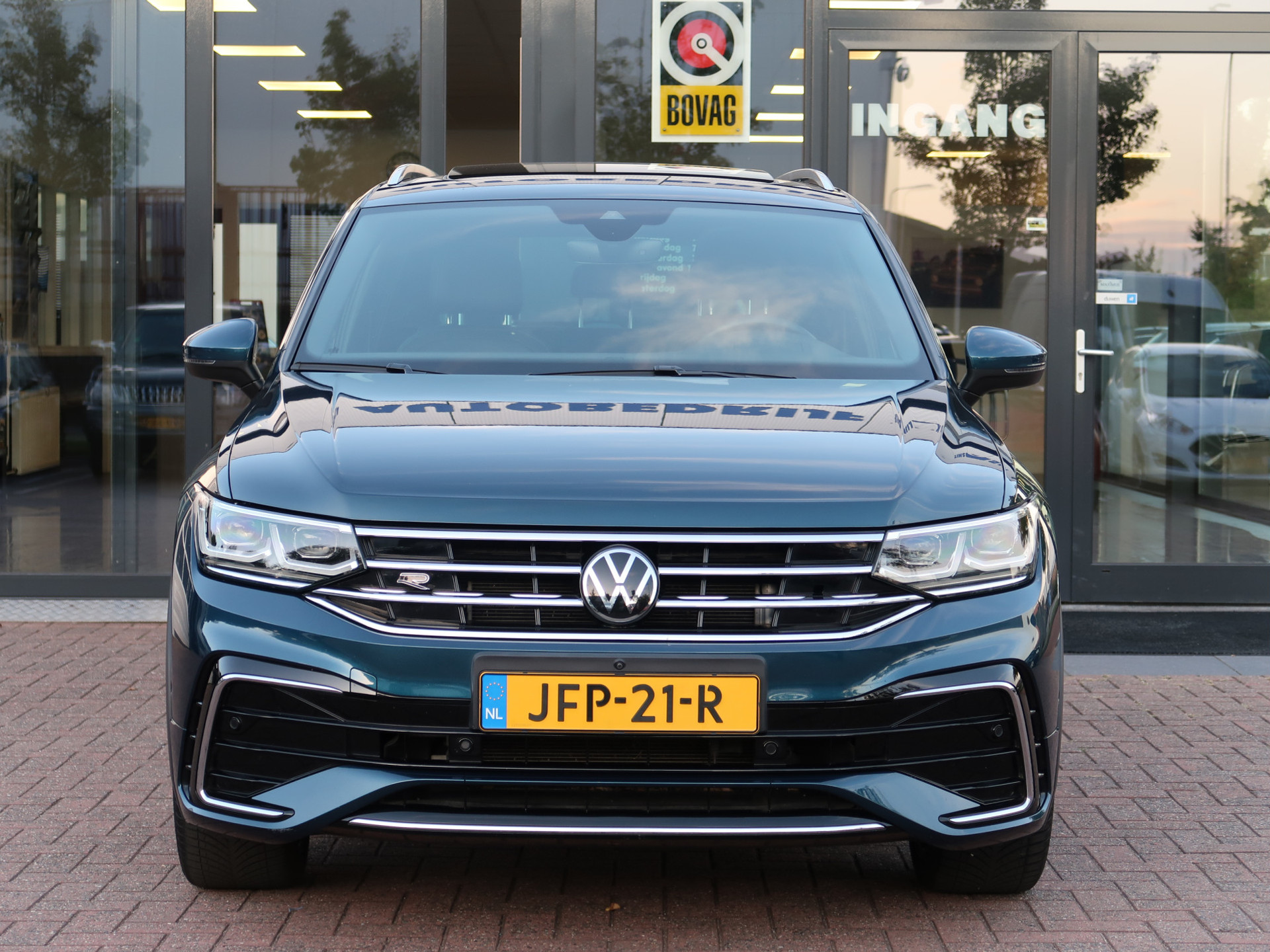 47835104-10.jpg