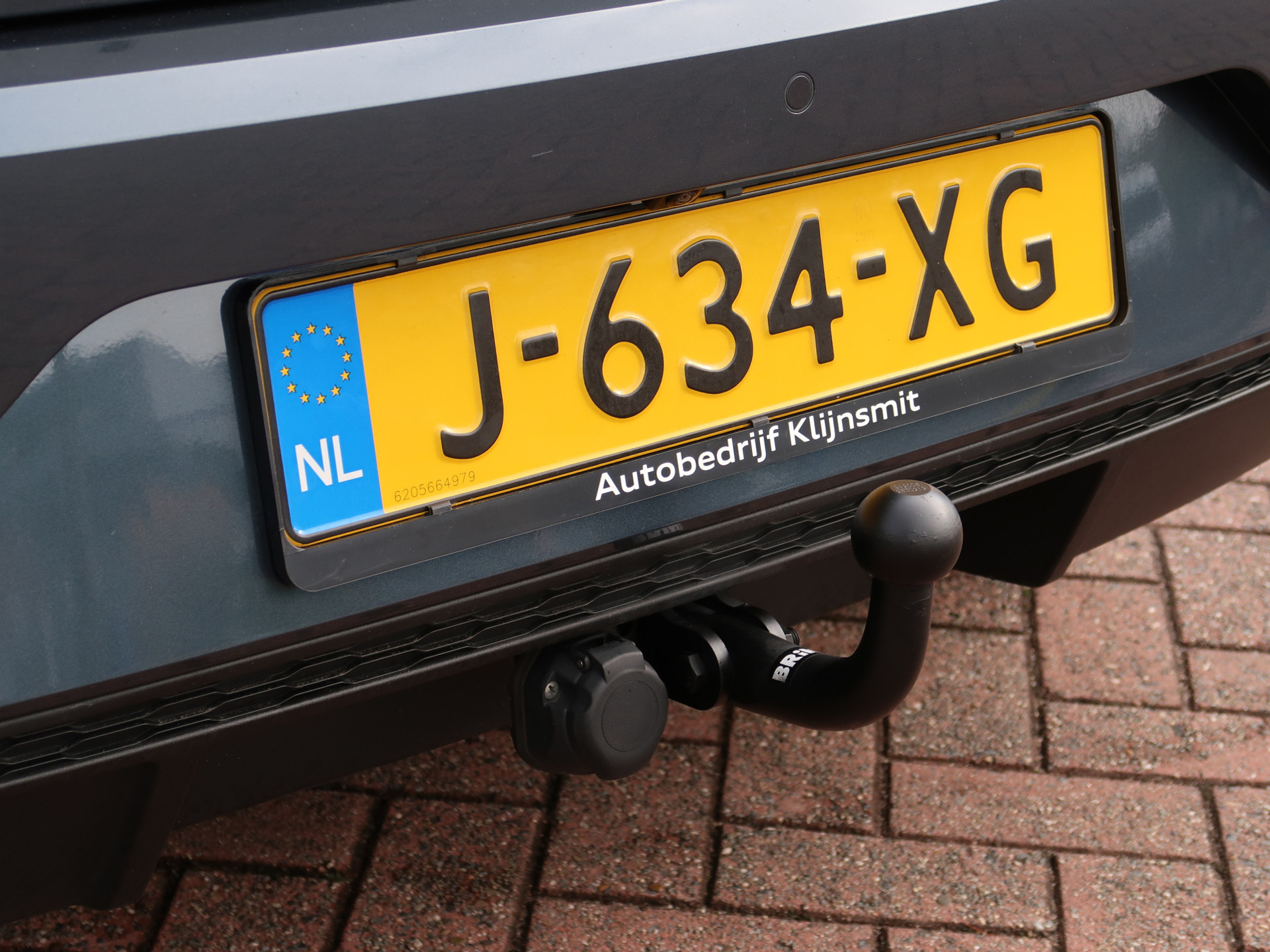 47859545-3.jpg