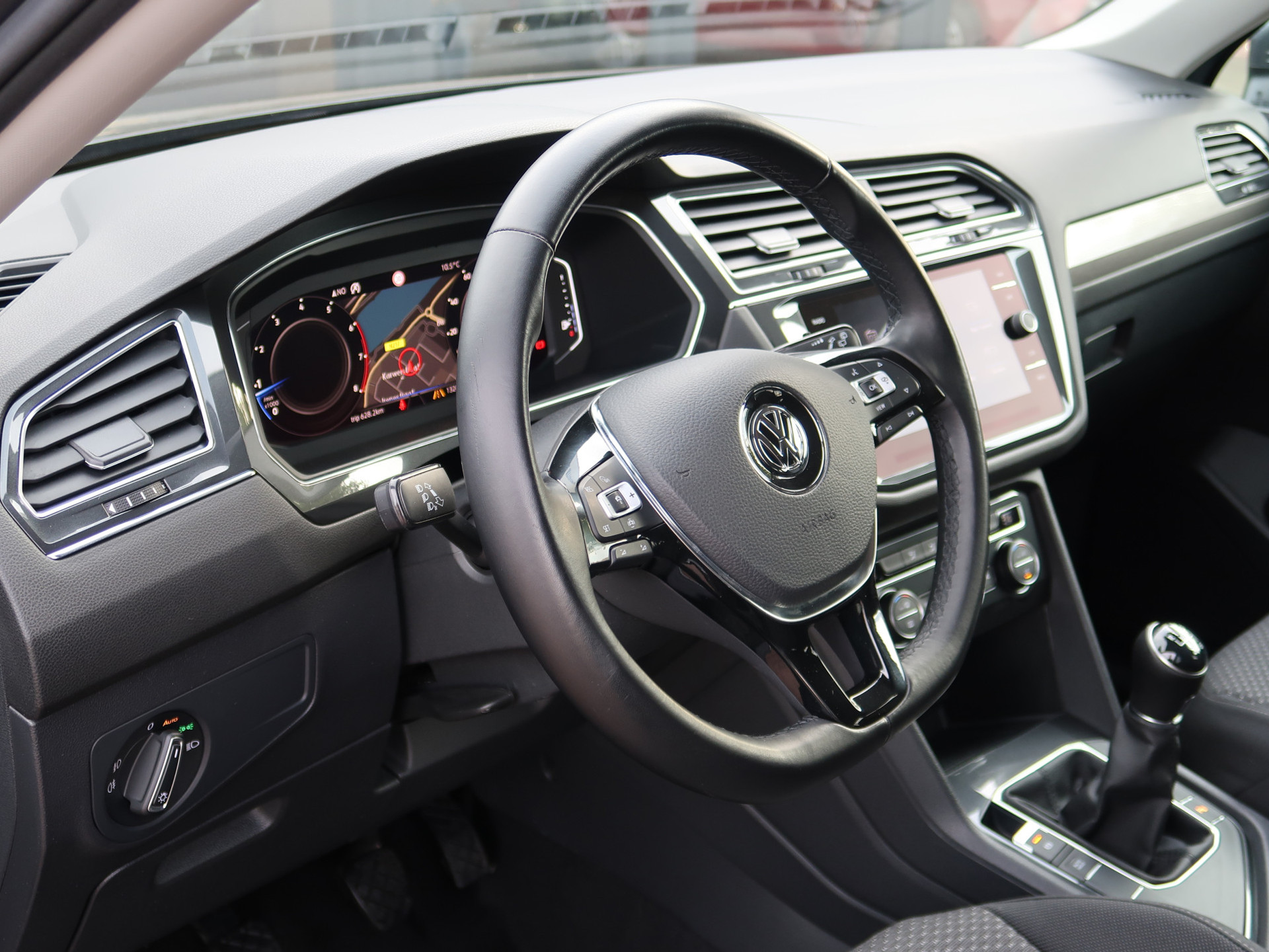 47920342-8.jpg