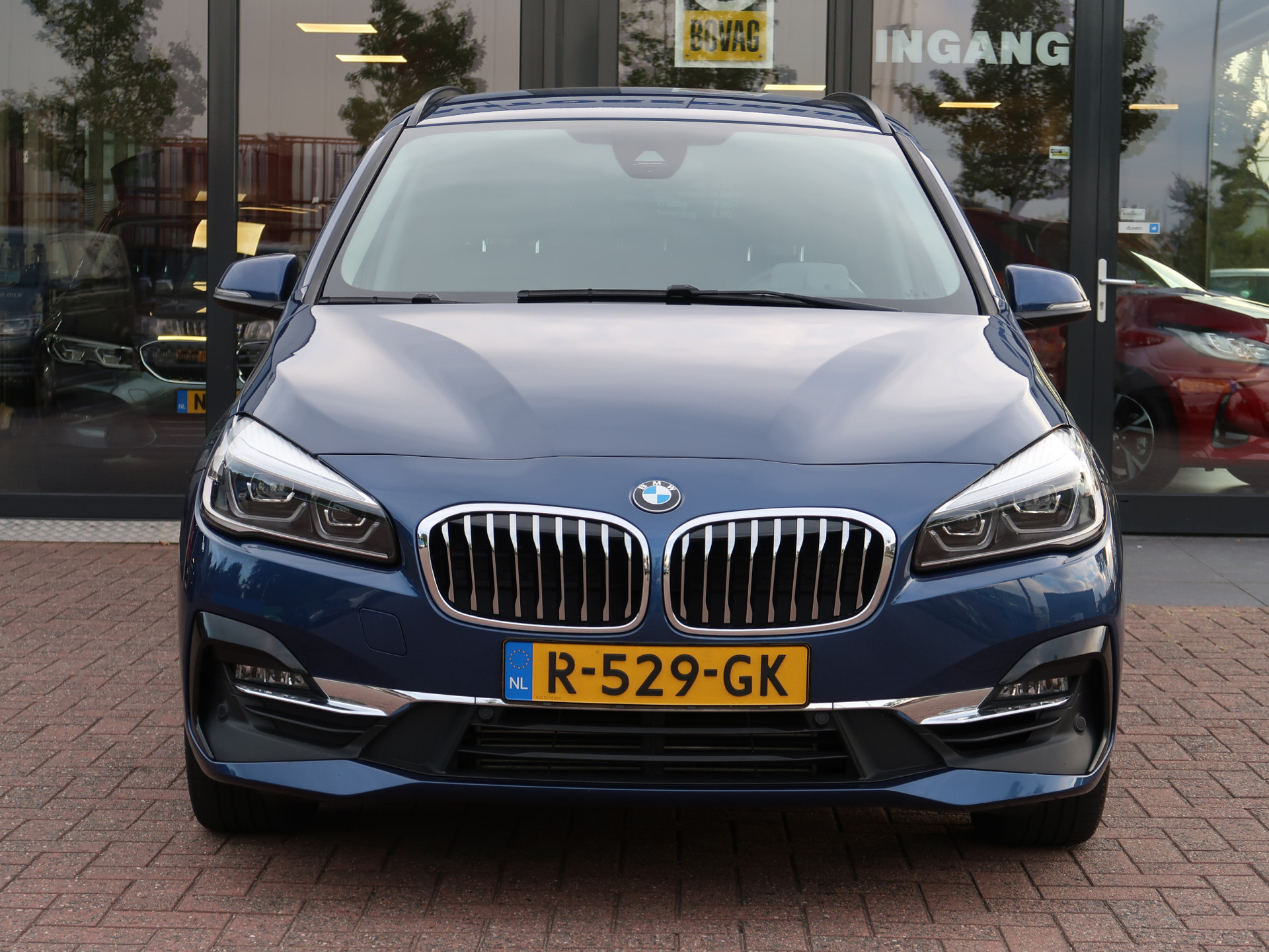 47921139-9.jpg