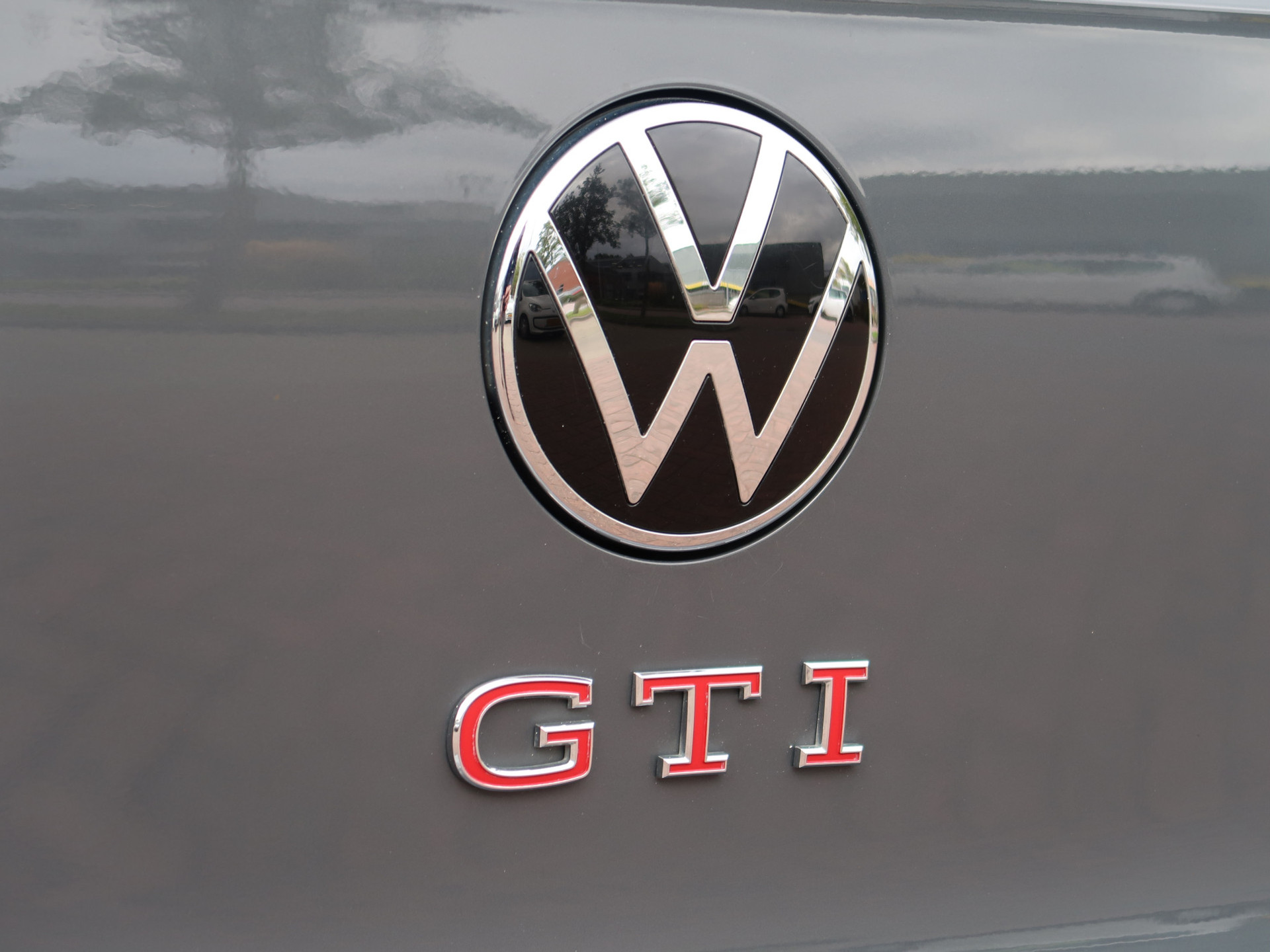 48050680-13.jpg