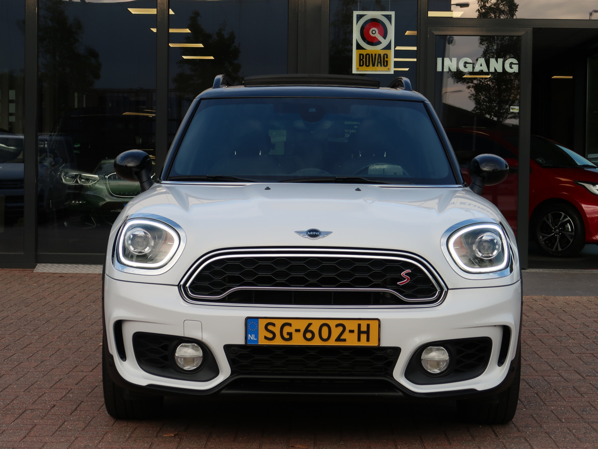 48052222-14.jpg