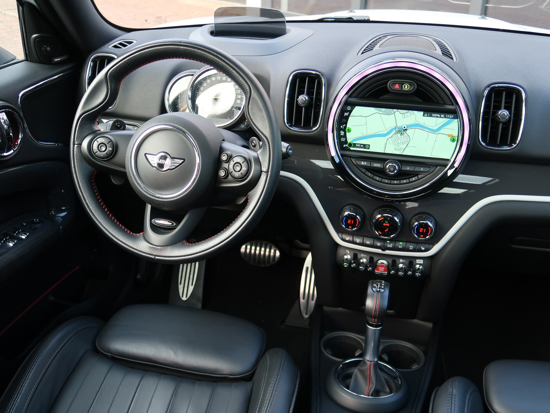 48052222-17.jpg