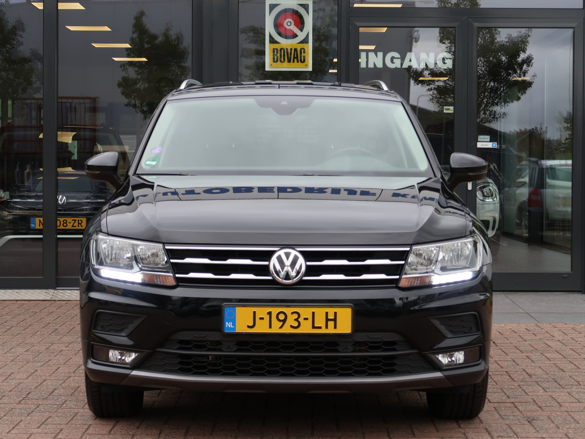 48130545-9.jpg